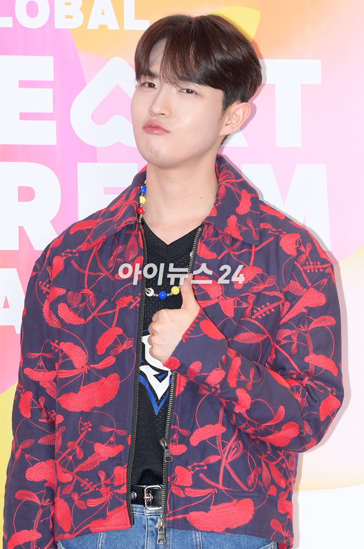 가수 김재환이 10일 오후 서울 송파구 올림픽공원 케이스포돔(KSPO DOME)에서 열린 &#39;2023 K글로벌 하트 드림 어워즈&#39; 레드카펫 행사에 참석하고 있다. [사진=정소희 기자]