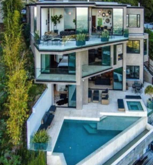 A씨가 비의 집이라며 전달받은 사진