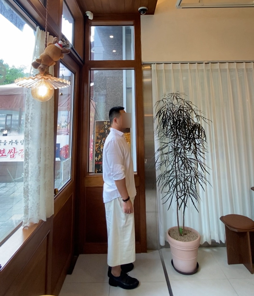 데일리룩('26. 7. 26.)케이엔드 나바호 터키석 비즈목걸이, 무신사스탠다드 텐셀 린넨셔츠, 무신사스탠다드 린넨라이크 버뮤다 데님팬츠, 킨치 SHOWER 808 더비슈즈 구두
