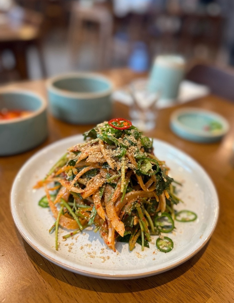 미나리와 양파가 듬뿍 들어간 한우 고기무침