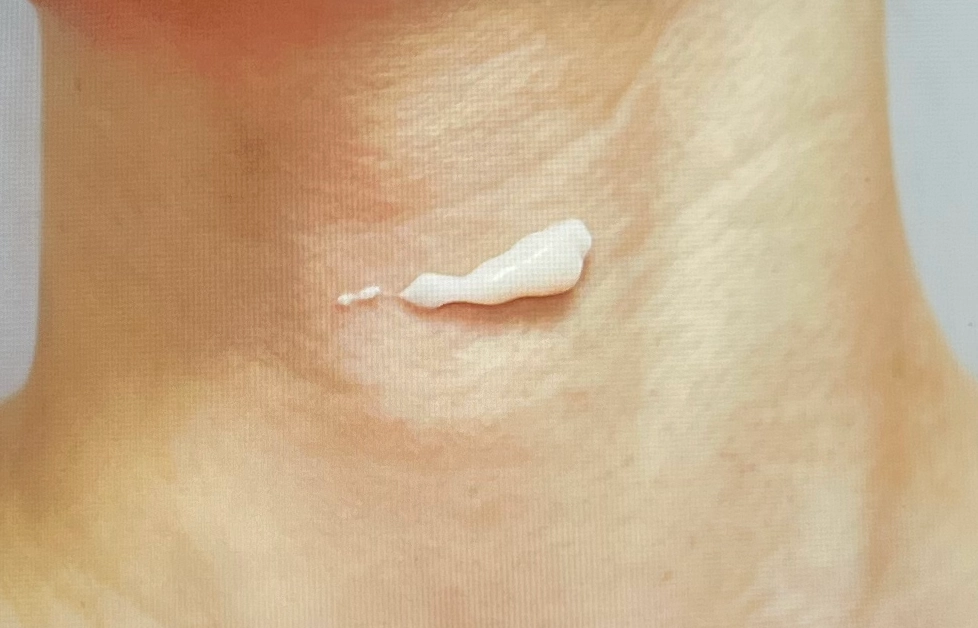 비쏠르-동안크림-내돈내산-후기-작성위해-찍은-목-사진