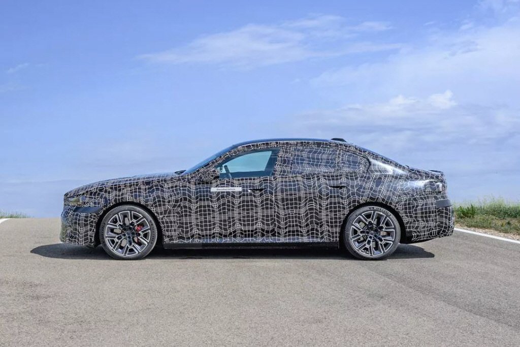 BMW 신형 5시리즈 풀체인지 위장막 테스트카