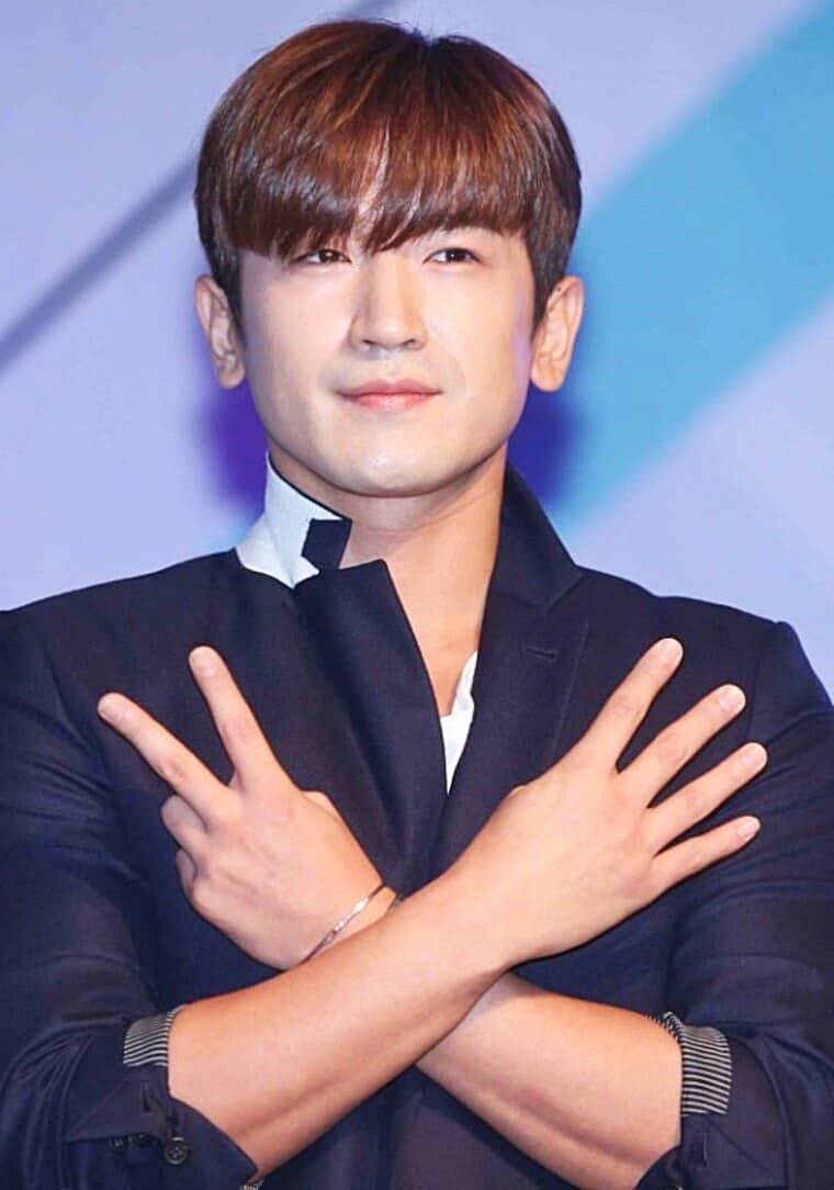 가수-이민우