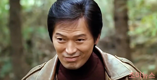 영화 이끼 젊은 이장, 형사시절