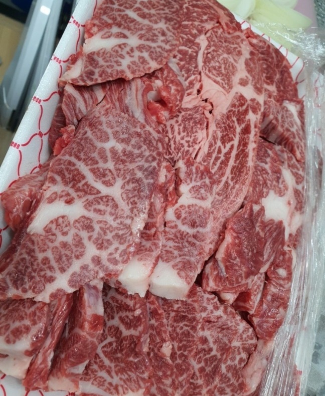 우시장-발골장인-꽃아롱사태-박영선