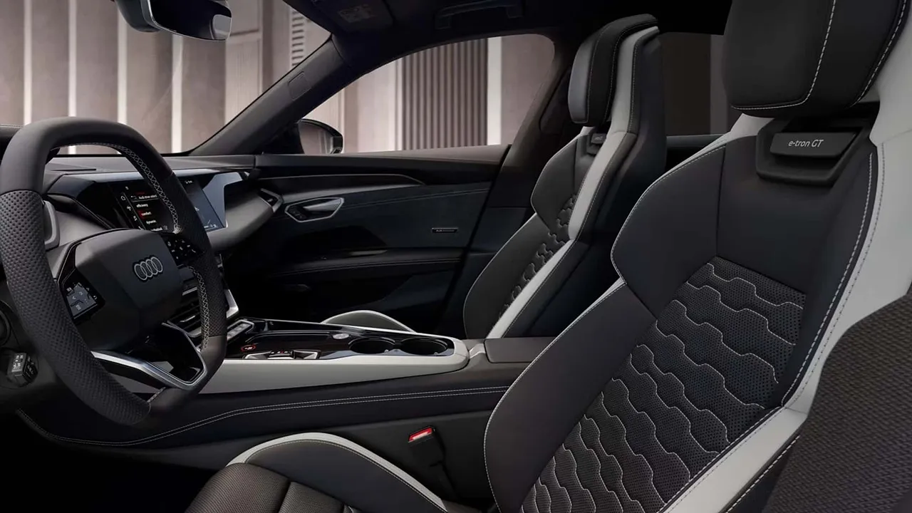 아우디 e-트론 GT 이미지