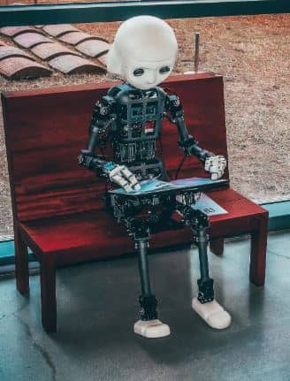 신체 일부가 된 로봇: 의지에 자율성을 부여하는 인공지능 기술