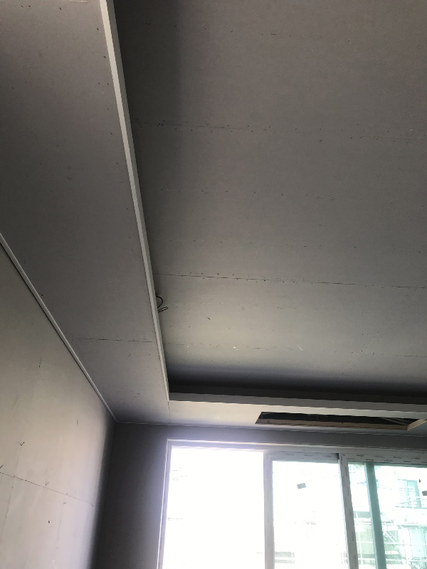 우물천장과 시스템에어컨