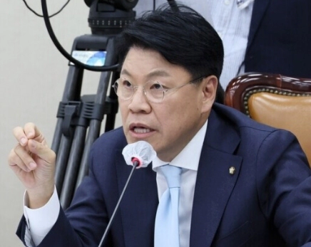 장제원 프로필 나이 고향 학력 아버지 가족관계 불출마 이유