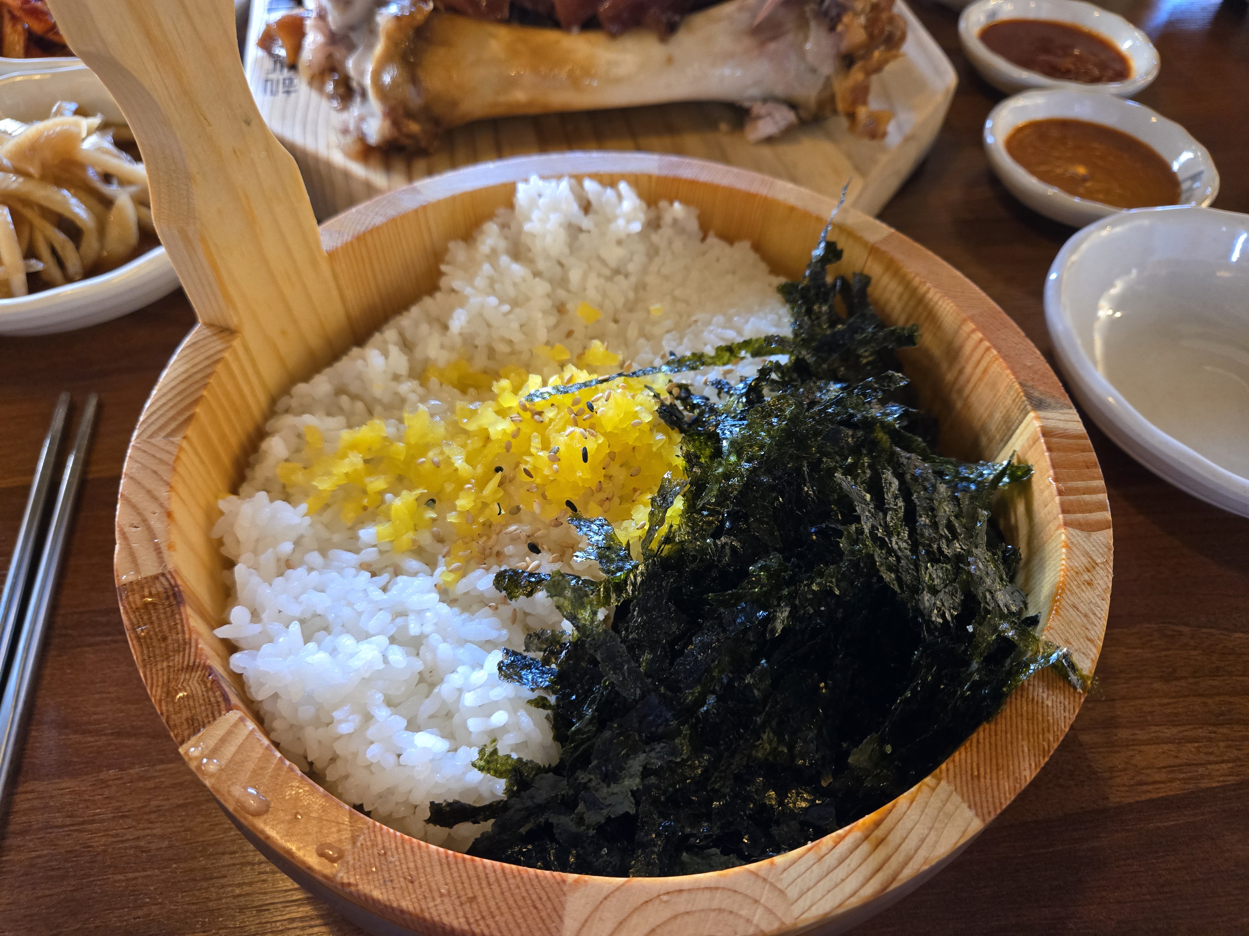 들안길 맛집 총각족발 고소한 주먹밥