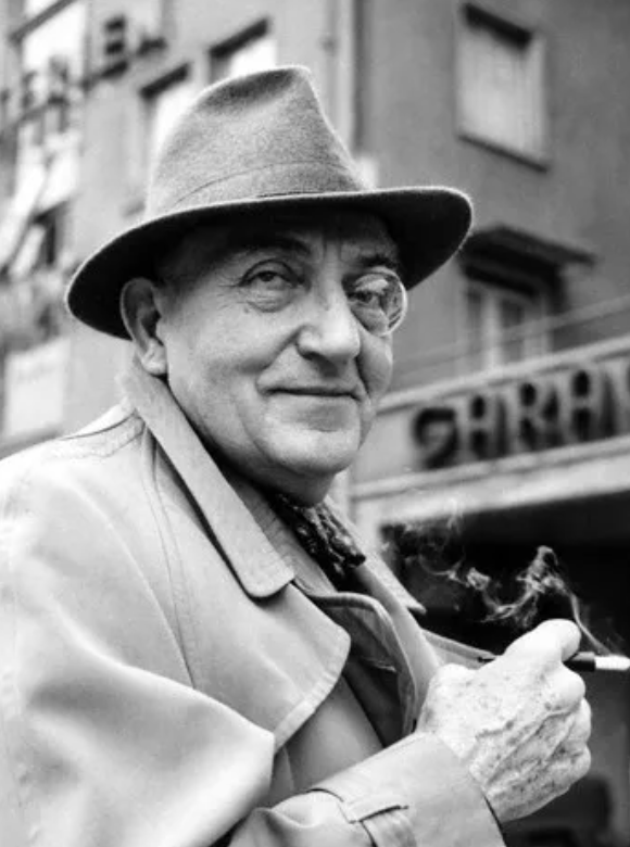 중절모를 쓰고있는 프리츠랑 감독 사진