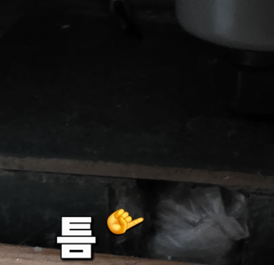 바퀴벌레-없애는법-잡는법-안내-이렇게-만든-뭉치를-창틀이나-빈틈-사이에-꽉-끼우듯-넣으면-벌레-유입을-상당-부분-막을-수-있습니다.