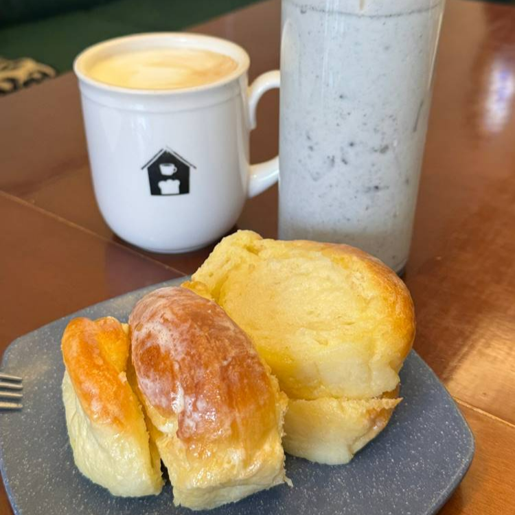 목동카페, 빵카페 연유빵 및 라테 음료