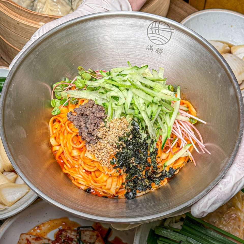 청주 만승제면소 방문기: 대기해도 찾게 되는 만두&middot;칼국수 비밀