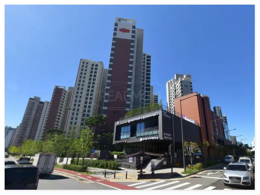 동대문-e편한세상청계센트럴포레-아파트-단지-고층-하늘-나무