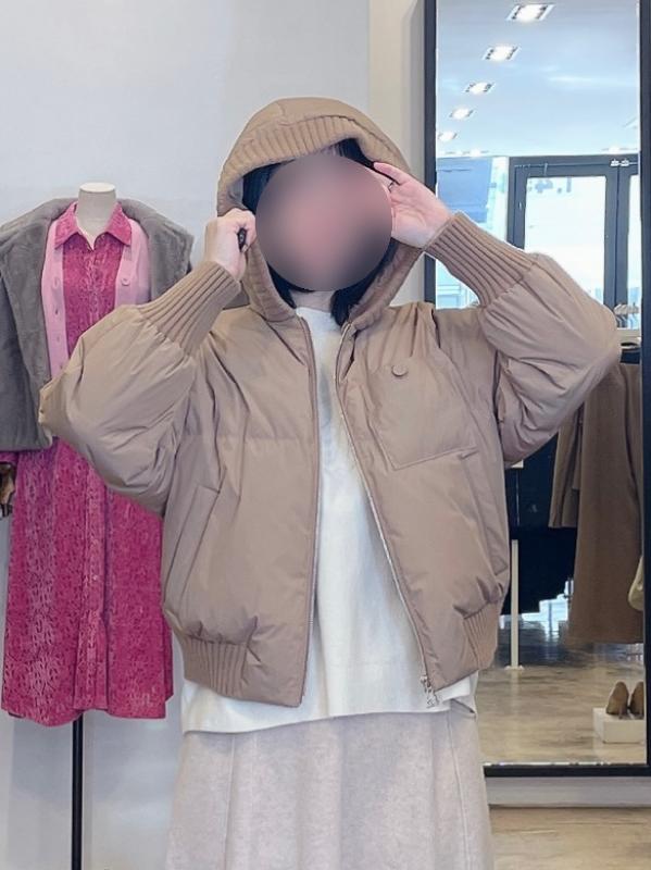 발렌시아 니트블럭 후드 숏 구스패딩 (23AME14)