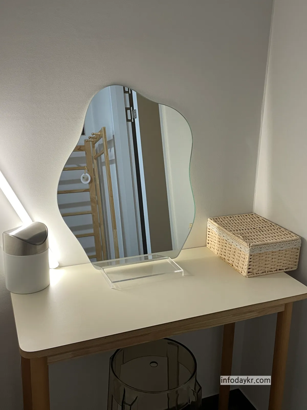 너의하루-화장대