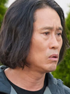 신사장 프로젝트의 신사장 아들 사건의 연관이 있는 김용우 역의 조희봉 배우입니다.