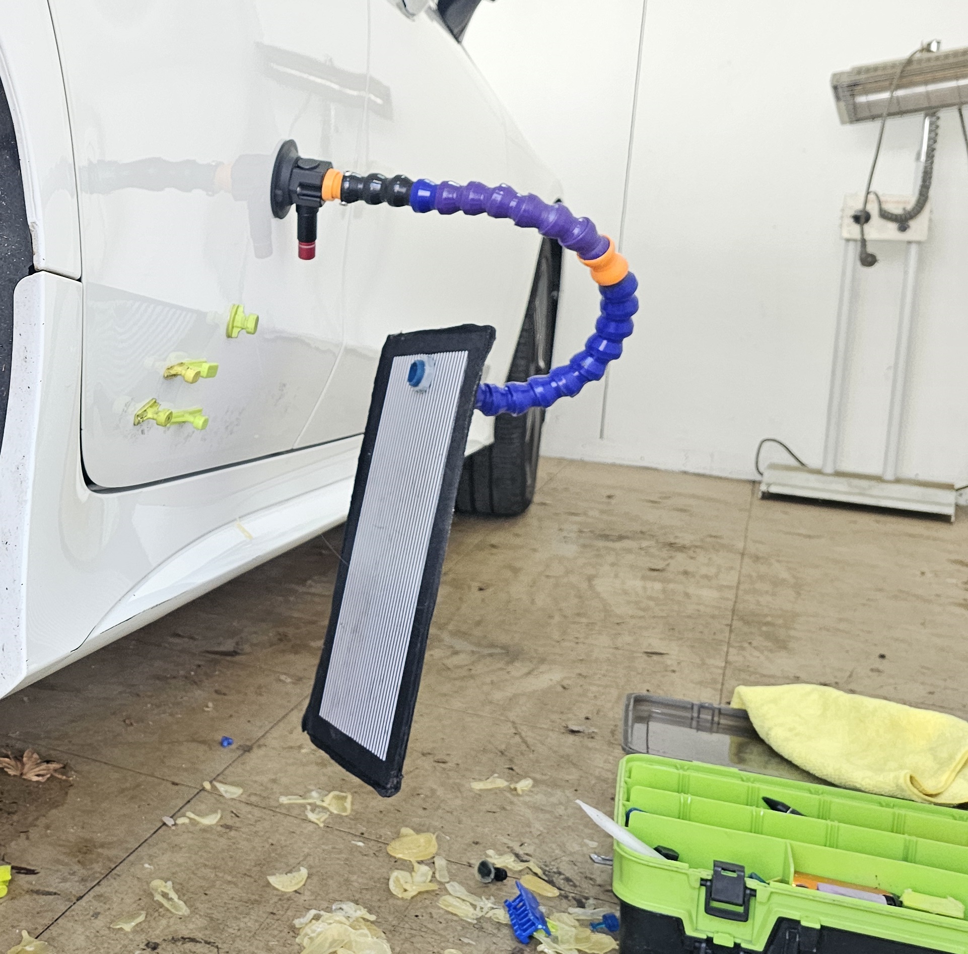 덴트로 작업중 사진