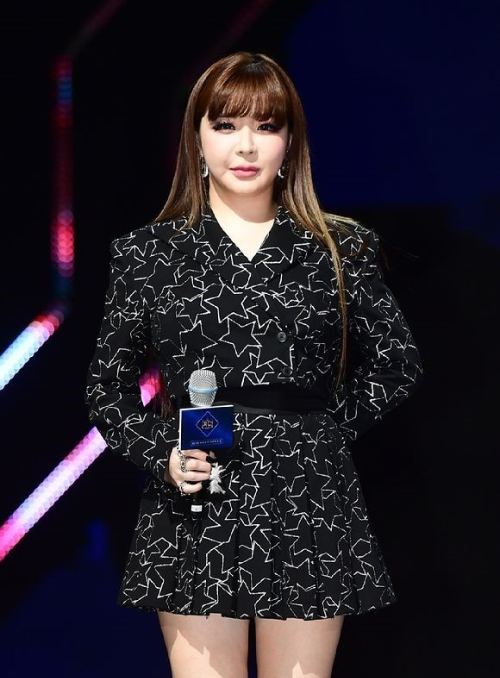 2NE1 박봄, 팬들 걱정 속 활동 중단! 건강 이상으로 휴식기 갖는다