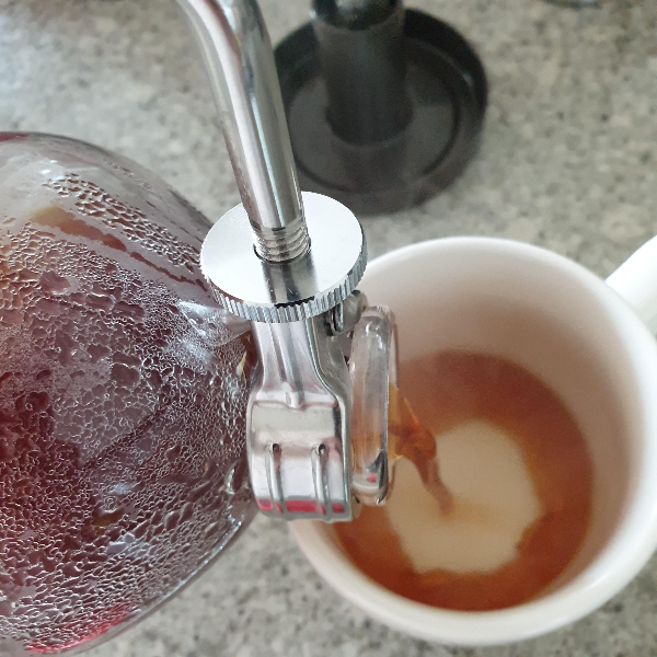 사이폰 아이스커피와 핫 커피 1인분 레시피: 중배전 원두 사용_핫 커피_옮겨 담기