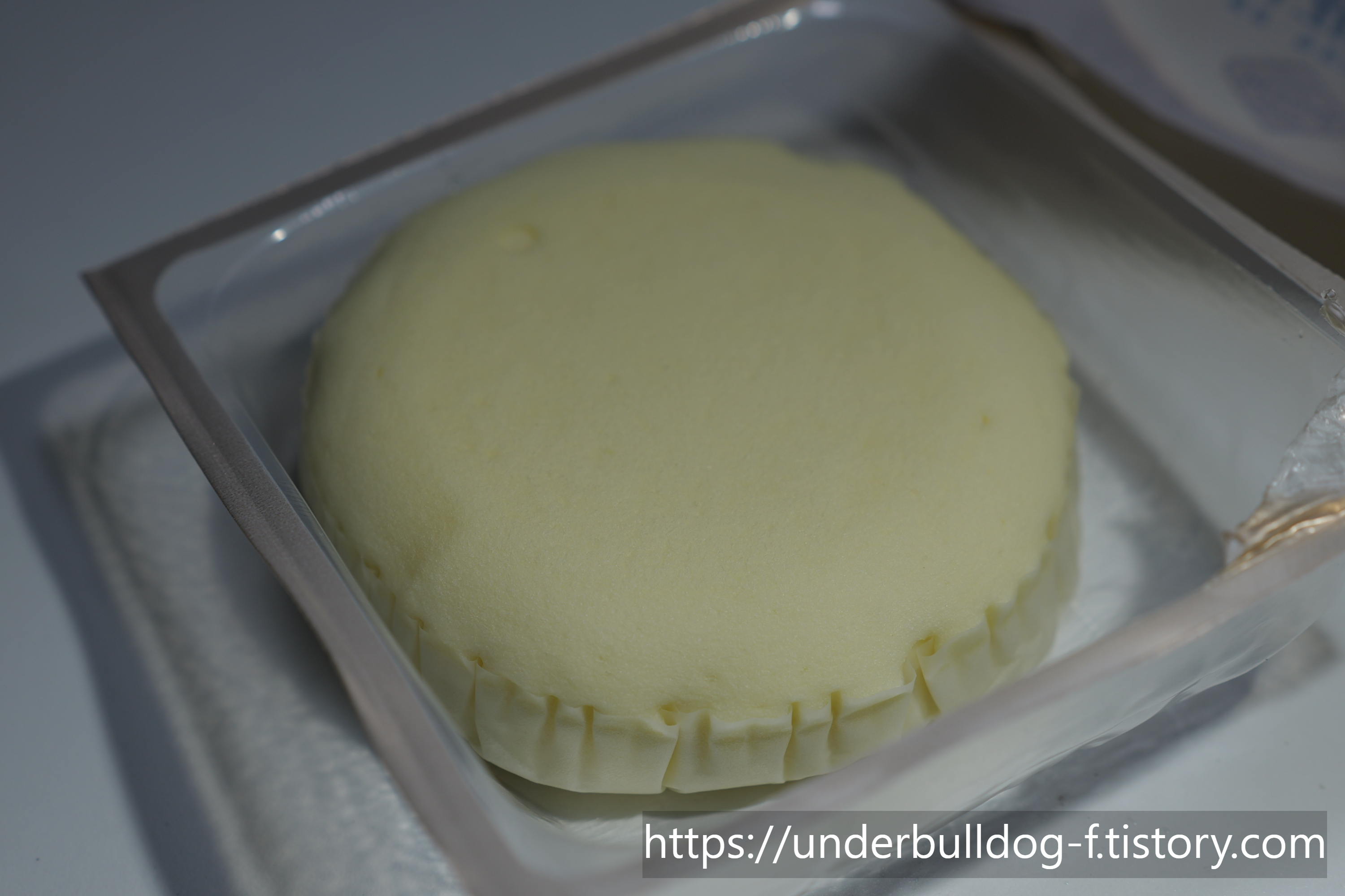 촉촉하게 찐 케이크라 그런지 결이 생각보다 훨씬 부드러웠던 제품