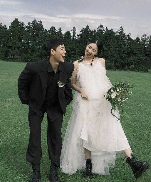 베수진과남편이-웃고있다