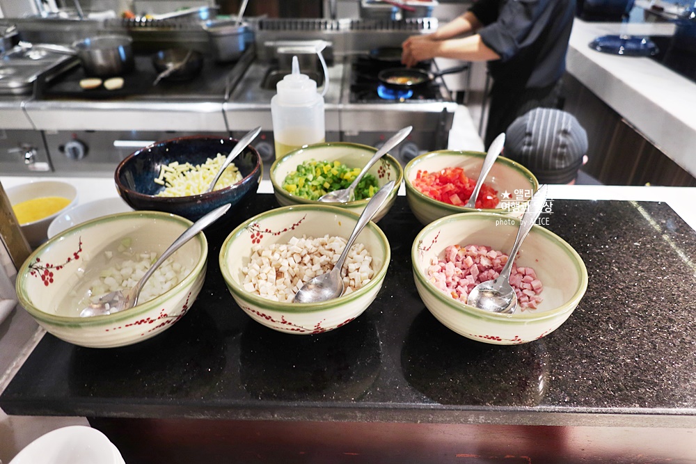 로열 호이안 엠갤러리 호텔 조식 후기 파이포 카페