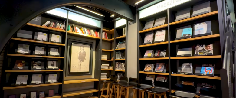 CGV명동역-씨네라이브러리