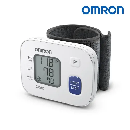 OMRON 손목형 혈압계, 간편한 사용으로 중년층 건강 관리에 도움을 주는 제품