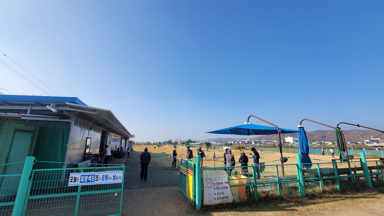 경상북도 안동시 강남로에 위치한 안동파크골프장은 정상동 파크골프장, 강남 강변파크골프장, 강남파크골프장, 안동2지구공원파크골프장 등 다양한 이름으로 지역민에게 불리는 곳 입니다.