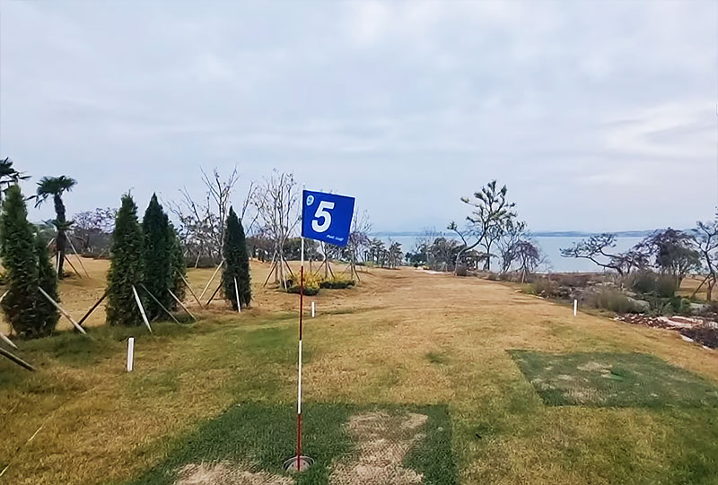 삼천포 모충파크골프장. 경남 사천시 송포동 1144-1 (모충공원 내)