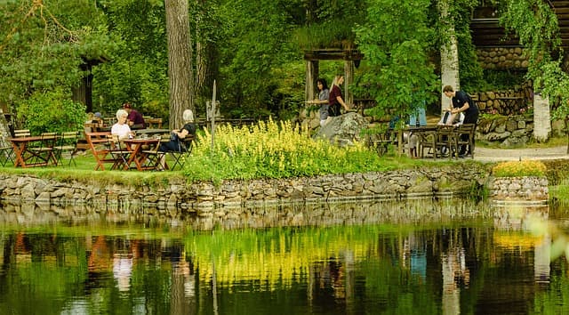 도시 농업과 지역 커피숍 : 재배된 허브로 만든 특별한 메뉴