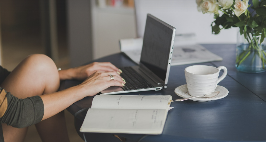 네오 노마드 라이프: 집 없이 세계를 떠돌며 사는 디지털 유목민들의 생활