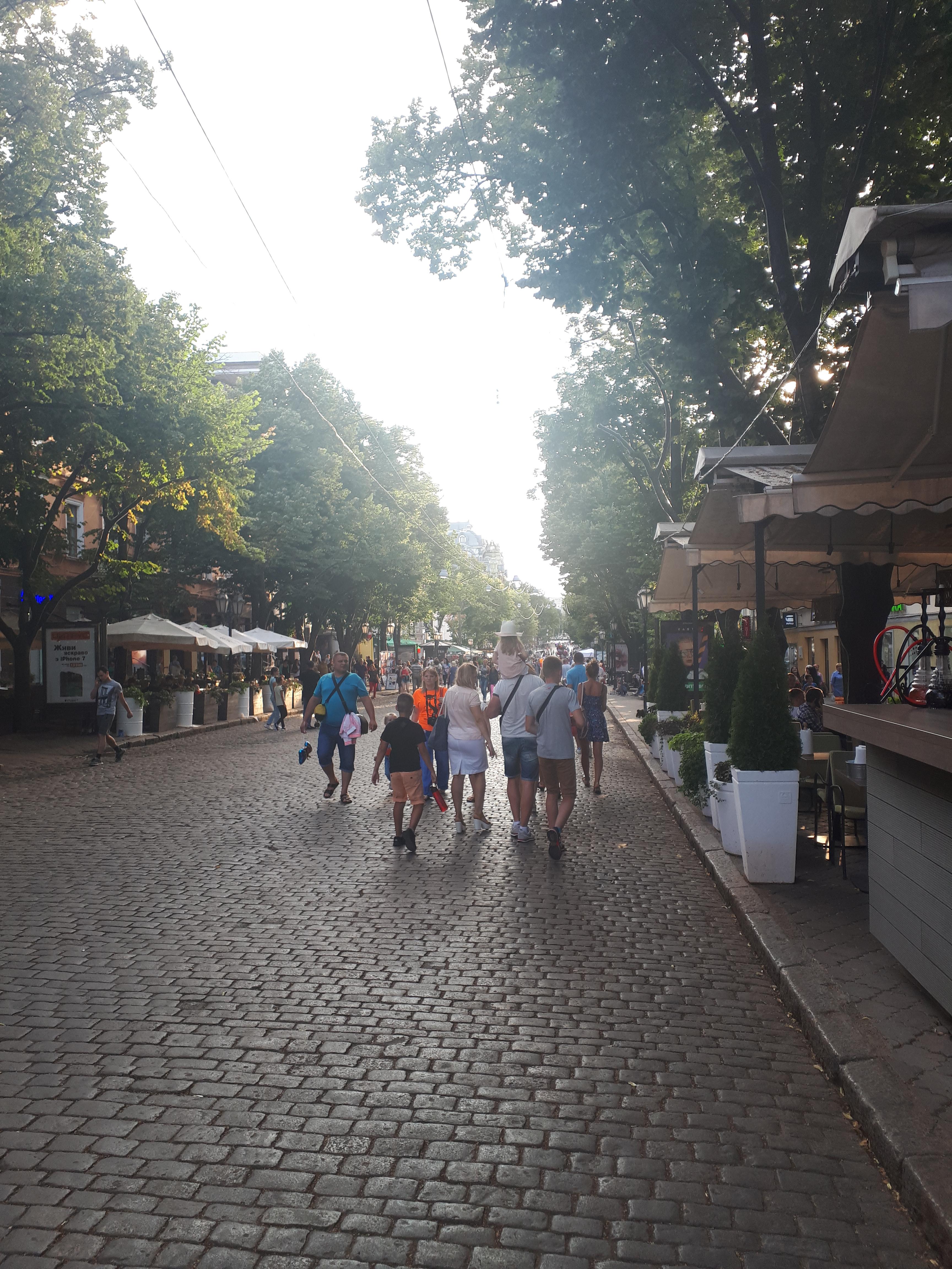 우크라이나 오데사 지하터널 근처 도로