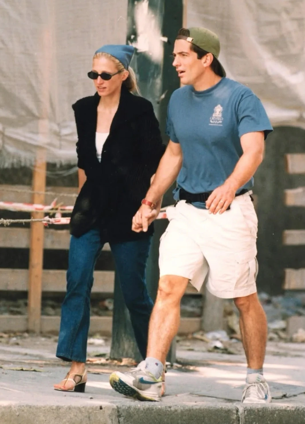 캐롤린베셋,캐롤린베셋케네디,캐롤린청바지,부츠컷진,90년대패션,미니멀리즘룩,콰이어트럭셔리,리바이스517,청바지스타일링,아메리칸러브스토리,HBO드라마,존에프케네디주니어,25년청바지트렌트,레트로패션,벨라하디드패션,셀린느청청,끌로에패션쇼,티스토리패션,트렌드분석,패션아이콘, 올드머니룩