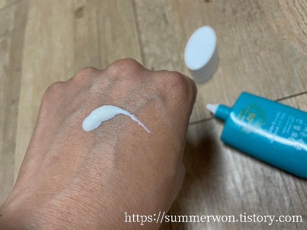 식물나라 수분선젤로션 손등테스트