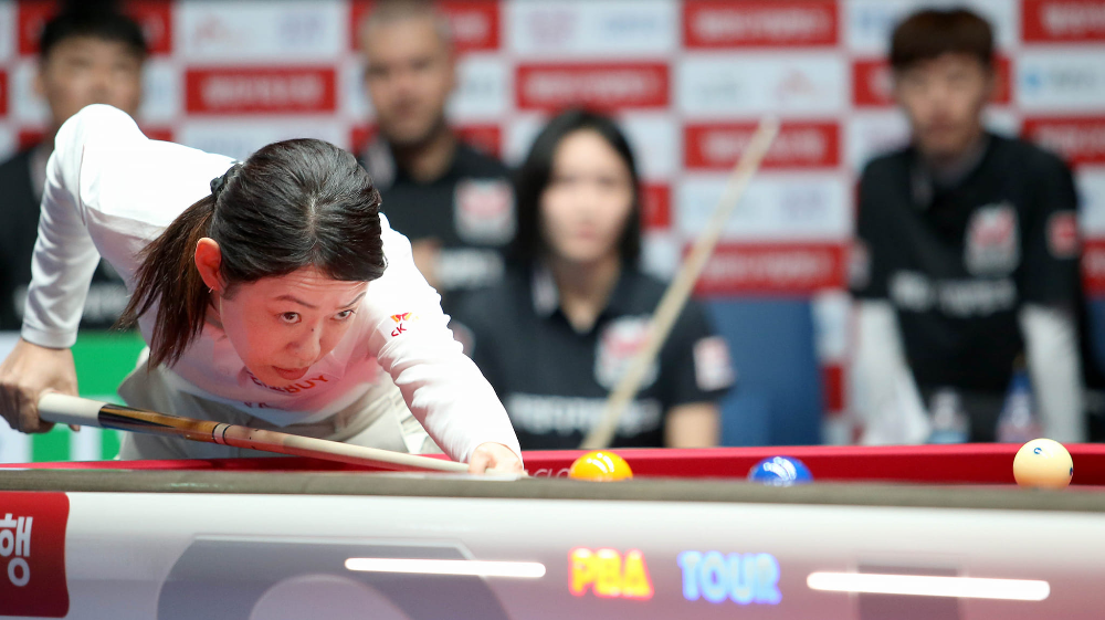 히다오 리에가 PBA팀리그 소속 당구팀에서 경기를 펼치고 있는 모습