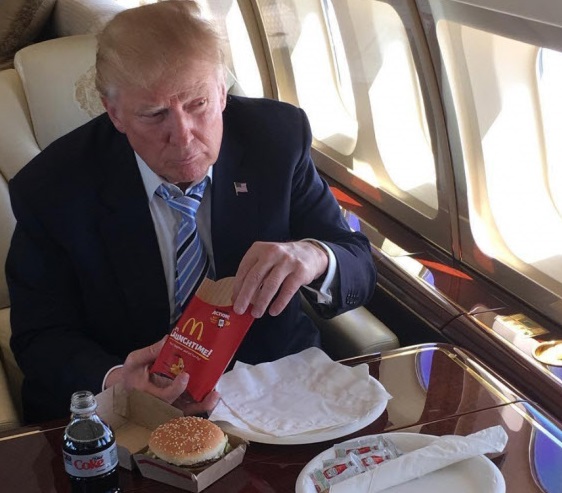 햄버거 좋아하는 트럼트 대통령