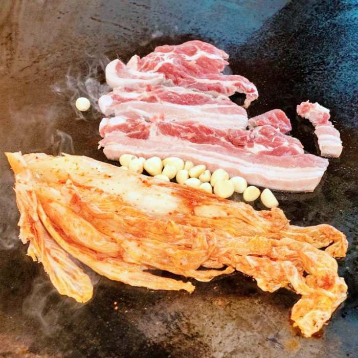 서민갑부 철판 삼겹살 행주산성 맛집 전참시 이영자 추천 삽자루 지리산 흑돼지 구이 비빔국수 잔치국수 연 매출 20억 원 조태중 방송 정보