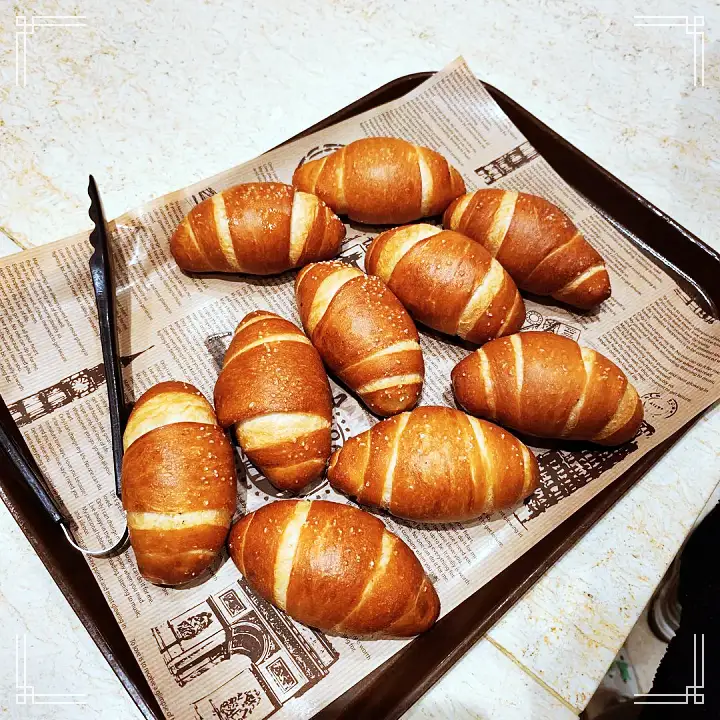 생활의달인 소금빵 달인 맛있는 영국 왕실 소금과 와인 제빵 베이커리 카페 은둔식달 오늘 방송 맛집 정보