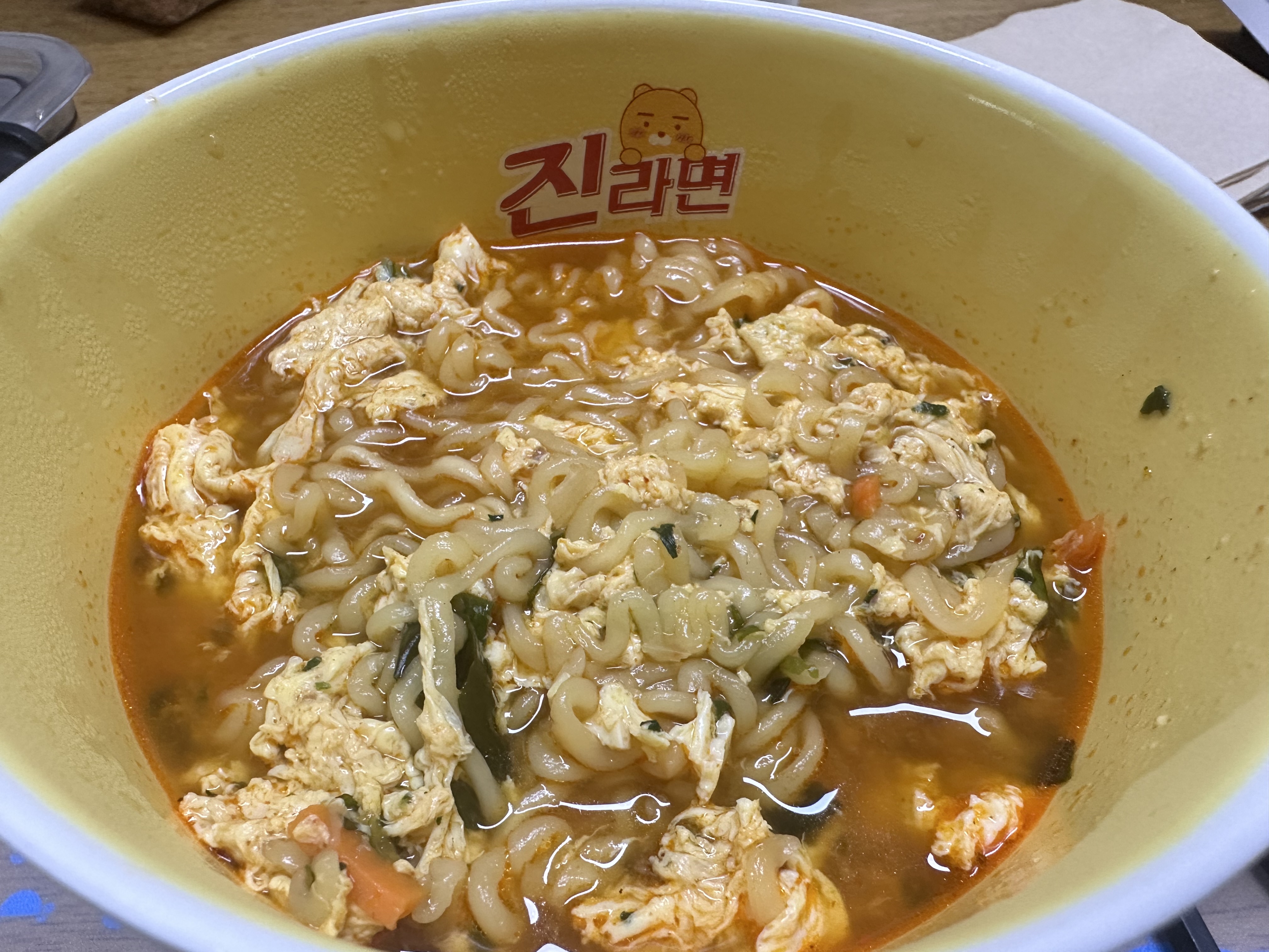 계란을 넣은 진라면 약간 매운맛 사진