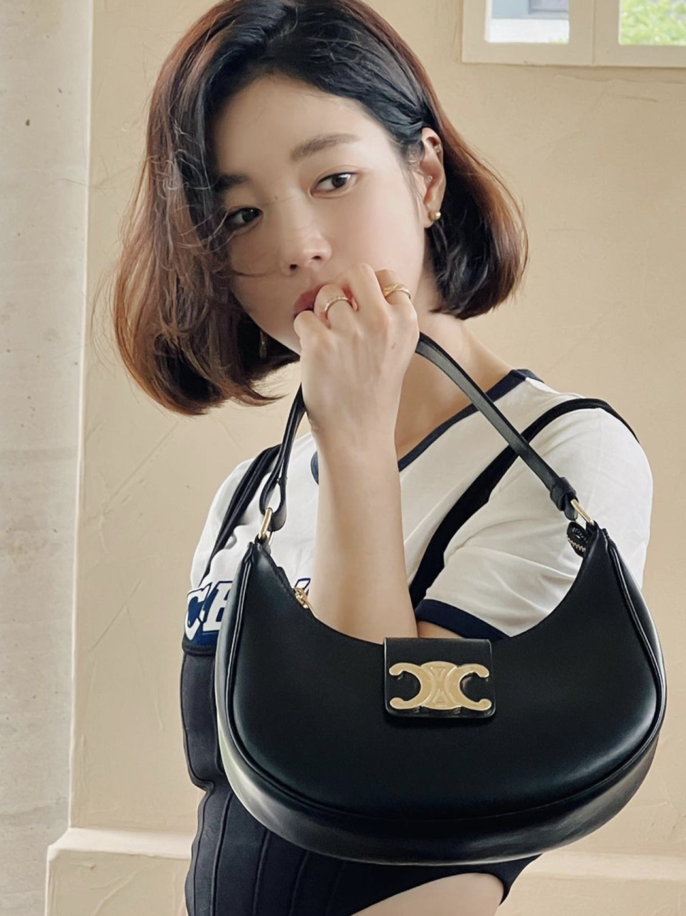 셀린느 호보백 블랙 착용컷