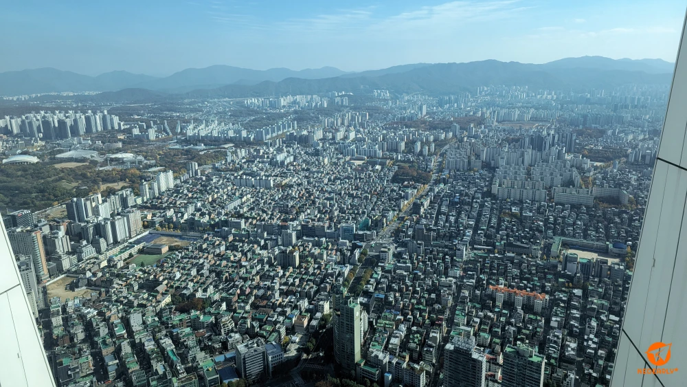 롯데월드타워 81층에서 내려다본 잠실의 아파트숲