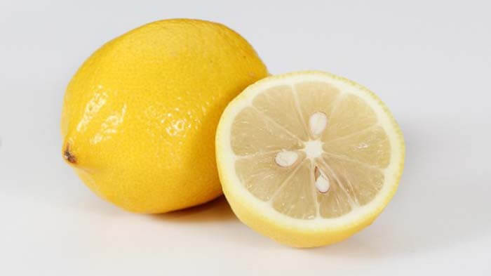 레몬을 잘라 놓은 모습