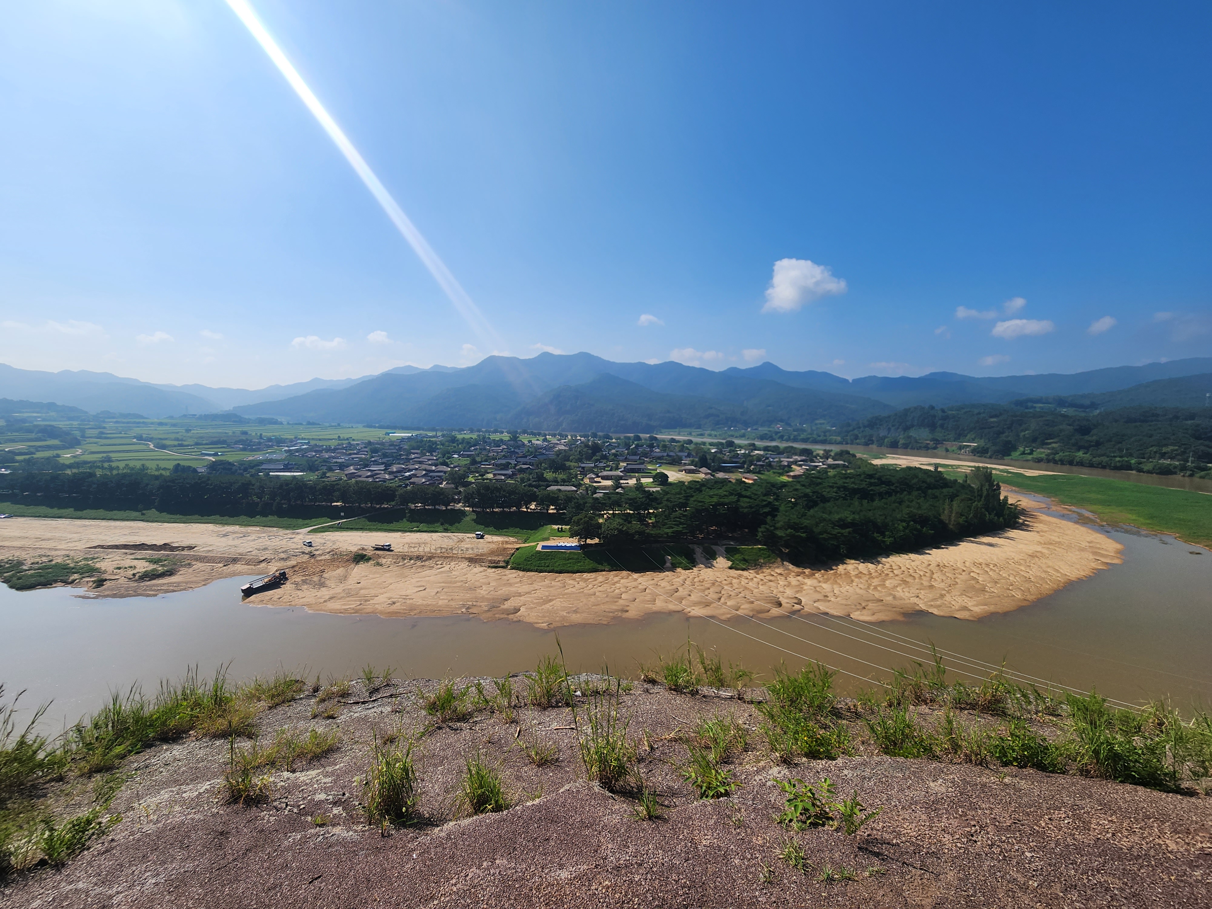 푸른하늘 쨍한 햇빛과 함께 부용대에서 바라보는 하회마을 전경