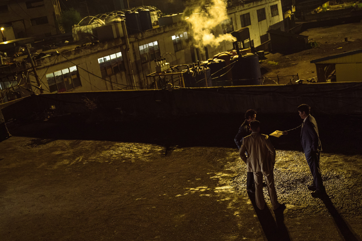 손을잡는조진웅과김무열