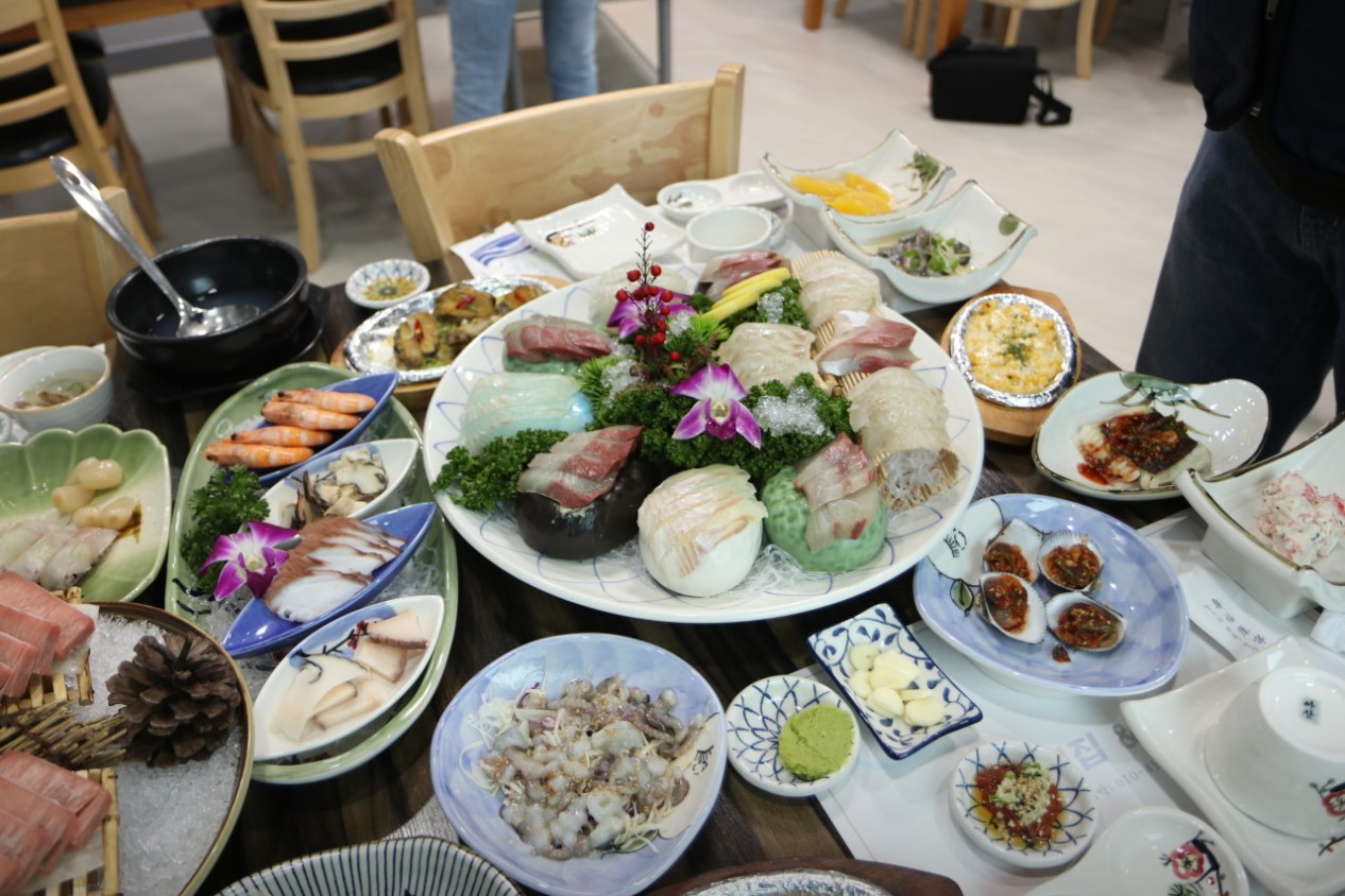 스끼다시 많은 군산 횟집 찾는다면? 비응항 앞 완도 횟집 추천드려요!