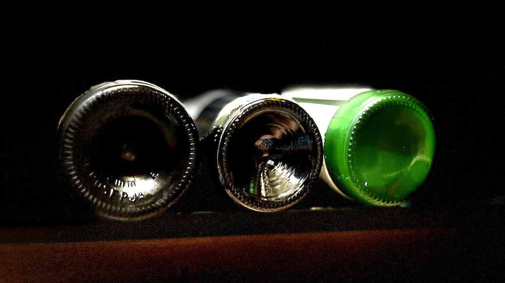 와인병 바닥의 펀트 모습