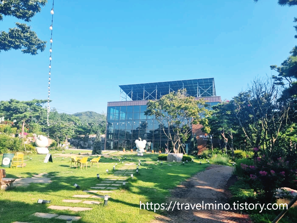 경기도 화성 남양의 4000평 규모의 대형 베이커리 카페 _ 카페 밀마